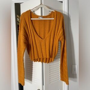 Super cute, cropped sweater